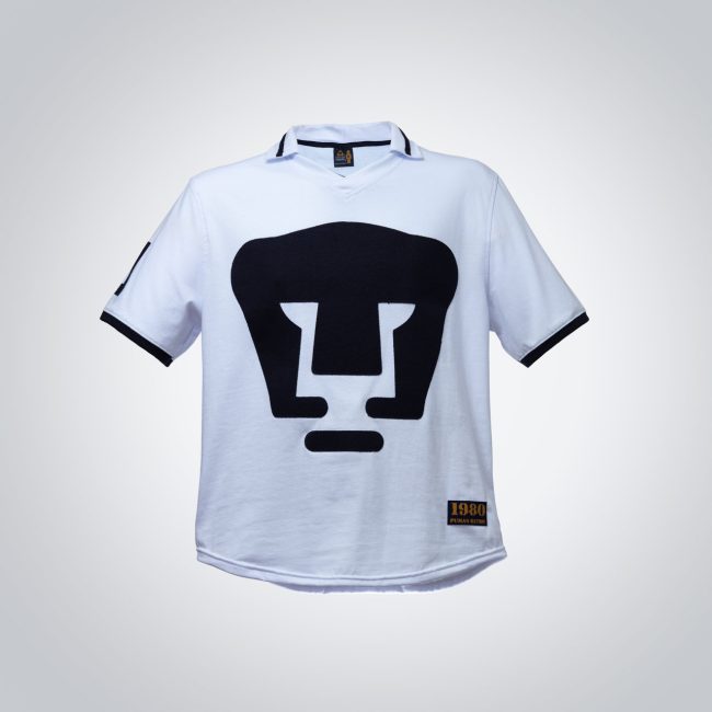 Playera Pumas 1980 en blanco con logo en azul